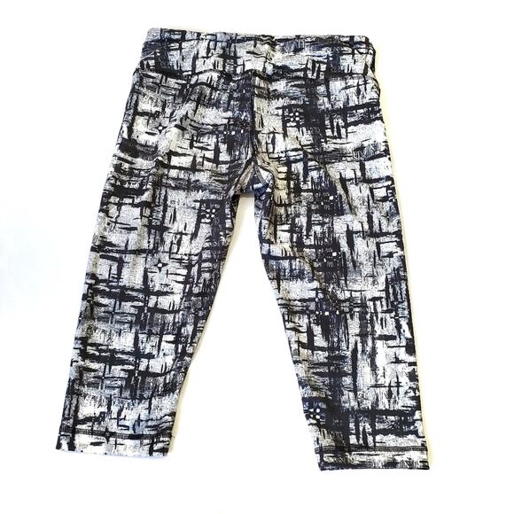 Velocity | Abstract Pattern Capri Leggings - Picture 1 of 5